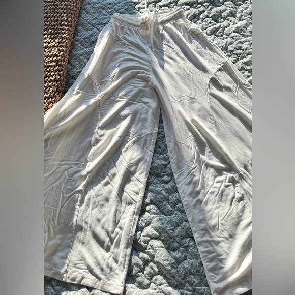 FARM Rio Cream Wide Leg Pants - Picture 2 of 6